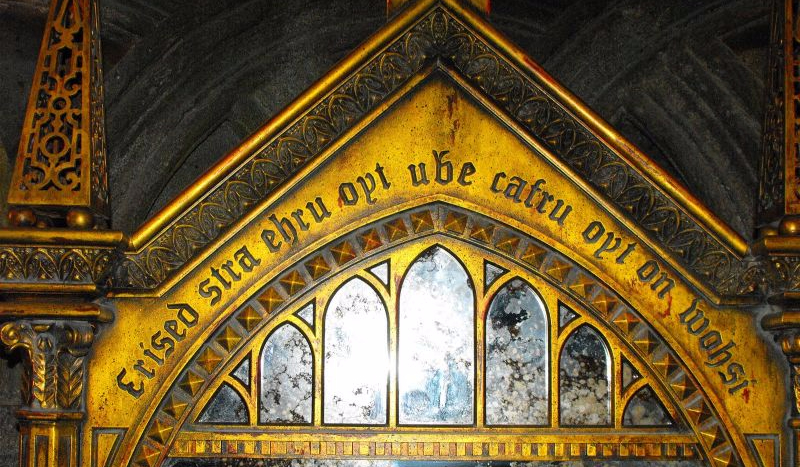 Co zobaczyłbyś w Zwierciadle „Ain Eingarp”?