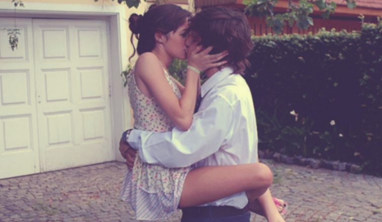 Gdzie i kiedy pocałujesz się pierwszy raz?