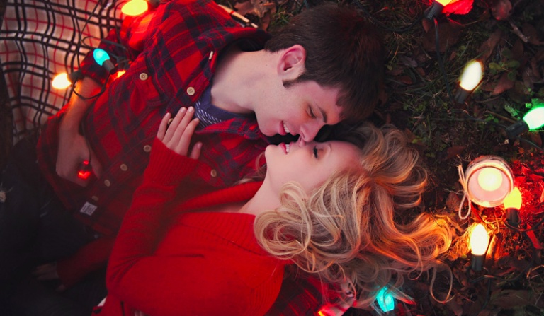 Jak potoczy się Twoja świąteczna historia z nieznajomym nastolatkiem?