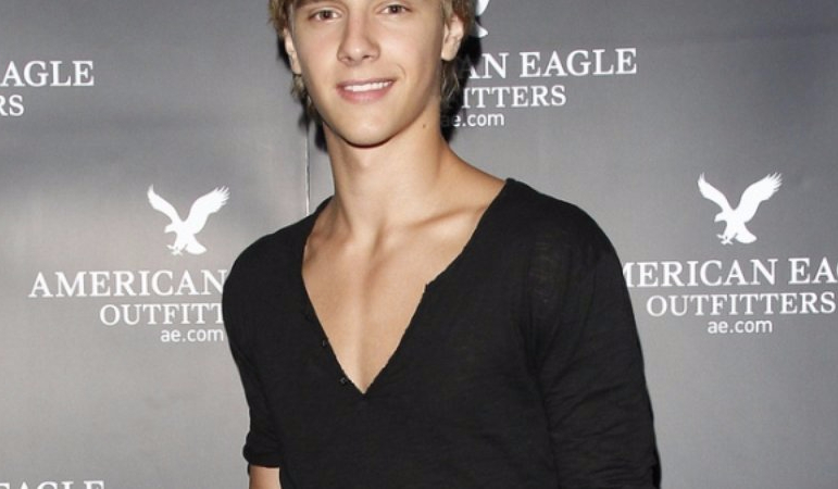 Przystojny nieznajomy #1