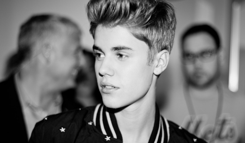 chłopak z naprzeciwka