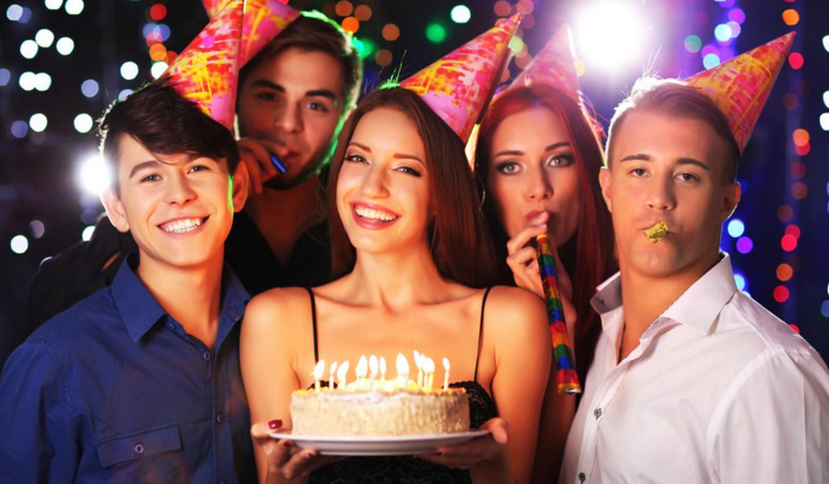 Jaką niespodziankę przyszykują Twoi przyjaciele na 18 urodziny?