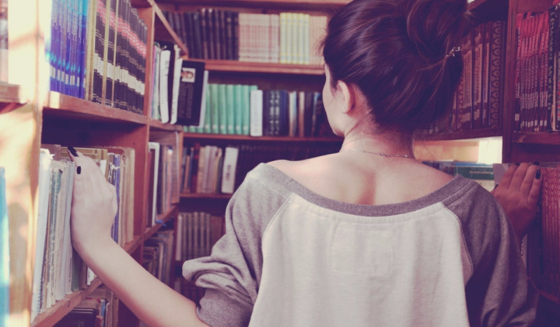 Krążąca między regałami #6