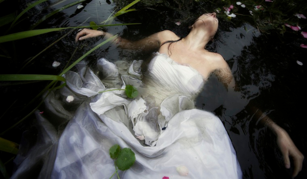 Naznaczona-Przedstawienie postaci