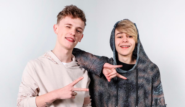 Bars And Melody – Leondre Devries