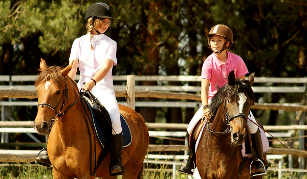 Amy i Selena i konie