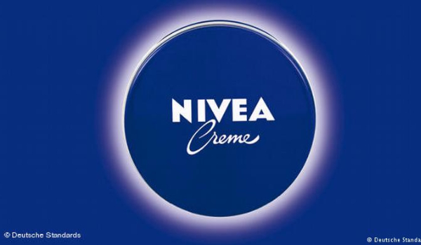 Нивея банк. Этикетка на банку Nivea. Угадай лого. Банка нивея 1939г. Nivea background.