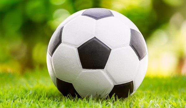Wiesz jak jest „piłka nożna” w 8 innych językach?