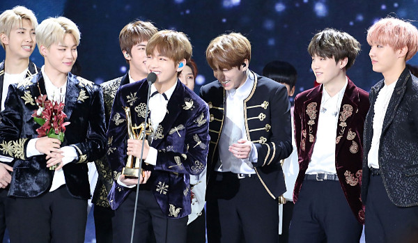 Czy jestes prawdziwym ARMY? (łatwe)