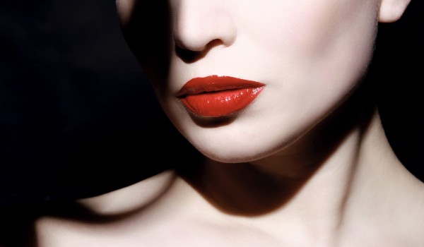 ,,Red lipstick on the knife” #1 – Seria kryminalna