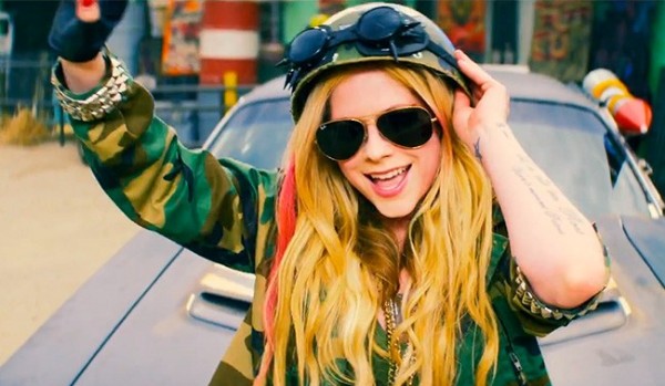 Czy rozpoznasz piosenki Avril Lavigne po fragmencie tekstu przetłumaczonego przez Google Tłumacza?