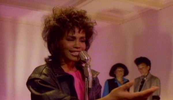 Czy rozpoznasz piosenki Whitney Houston po fragmencie tekstu przetłumaczonego przez Google Tłumacza?