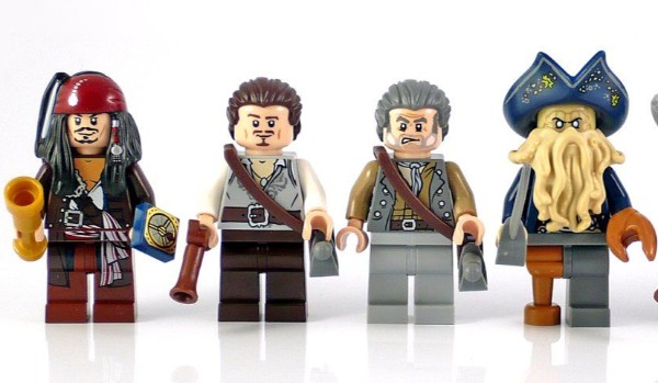 Rozpoznasz postacie z filmów Piraci z Karaibów w wersji minifigurek LEGO?