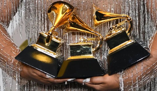 Stwórz super-zespół k-popowy i przekonaj się, czy wygrałbyś Grammy!