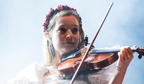 PIOSENKARKI I PIOSENKARZE