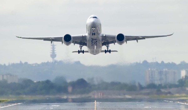 Airbus A350 czy Boeing 787? O którym samolocie mowa?