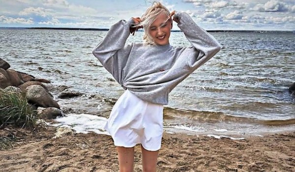 Które różowe zdjęcie Hi Hani wolisz?