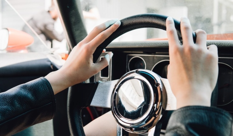 Nowinki technologiczne na rynku motoryzacyjnym – za co warto dopłacić?